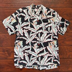 Levis Hawaiian Button Front Shirt - Size XL